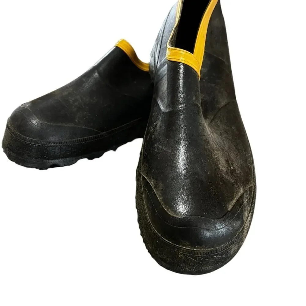 New- Lacrosse men’s size 11 waterproof over shoes